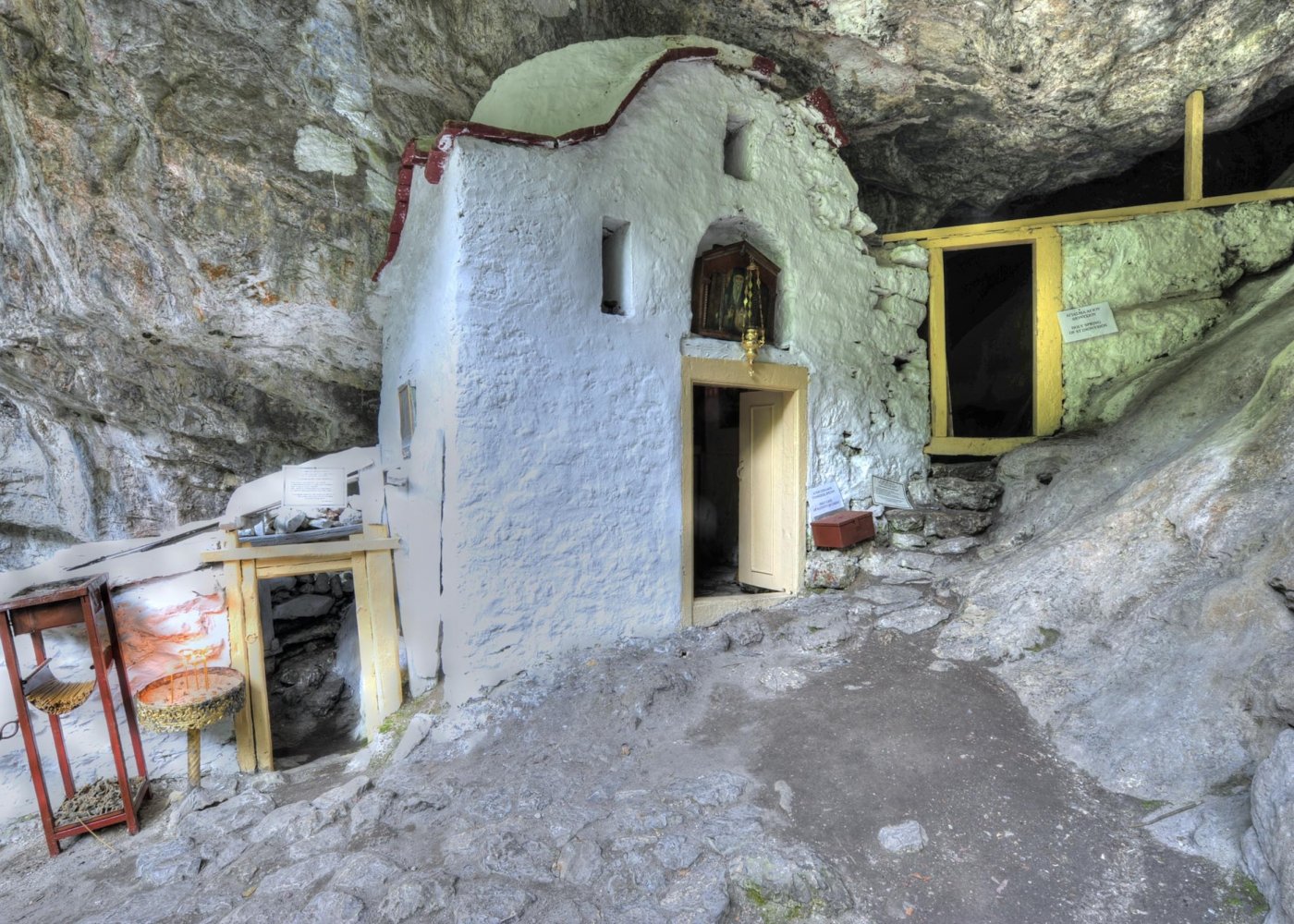 Άγιο Σπήλαιο Αγίου Διονυσίου εν Ολύμπω, Λιτόχωρο