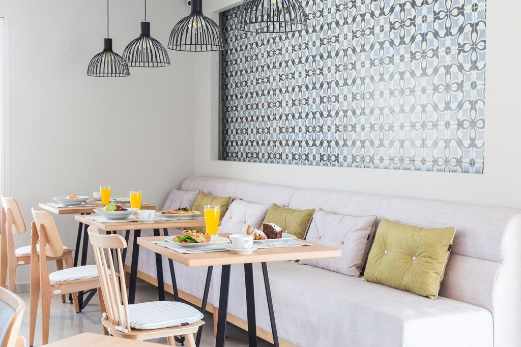 27130 - MYTHIC HOTEL