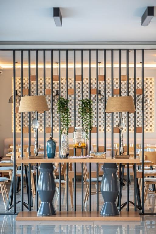 27130 - MYTHIC HOTEL