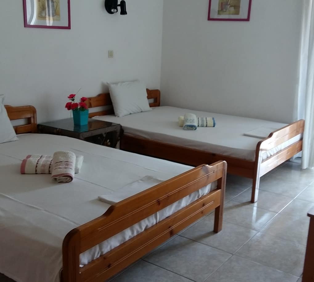 10840 - A.AGORASTOS ROOMS 