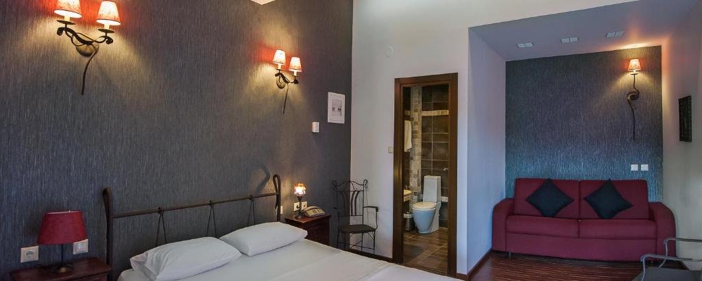 24040 - Polys Guesthouse