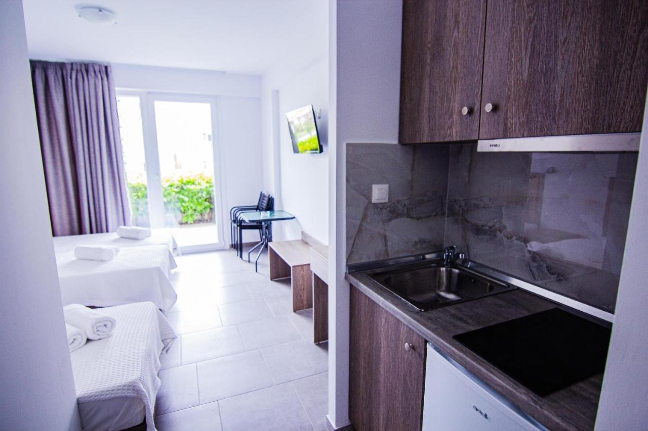 25609 - ASTARTI STUDIOS