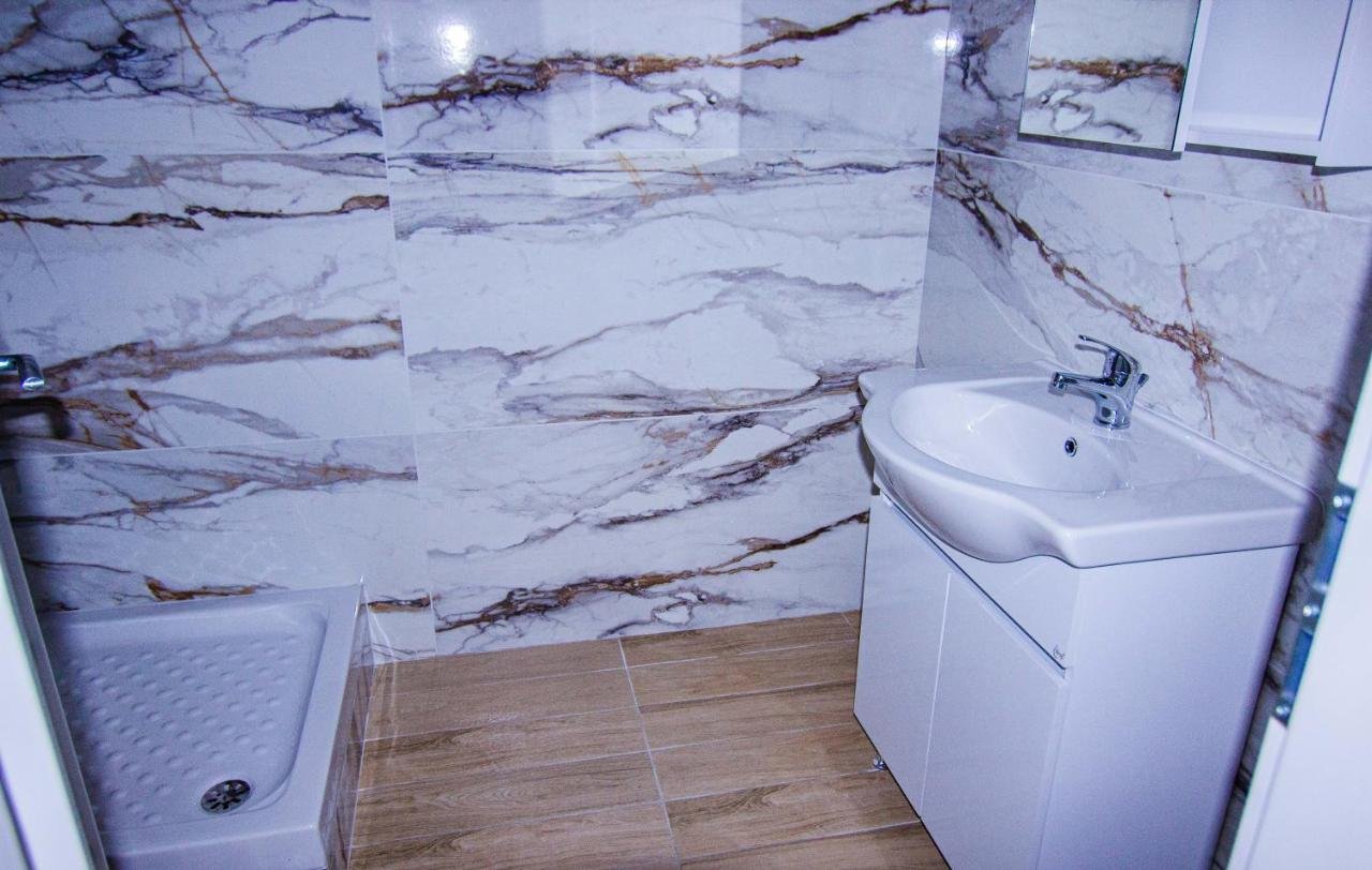 25609 - ASTARTI STUDIOS