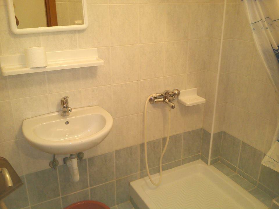 # ΕΝΟΙΚΙΑΖΟΜΕΝΑ ΔΩΜΑΤΙΑ ΑΥΡΑ ROOMS