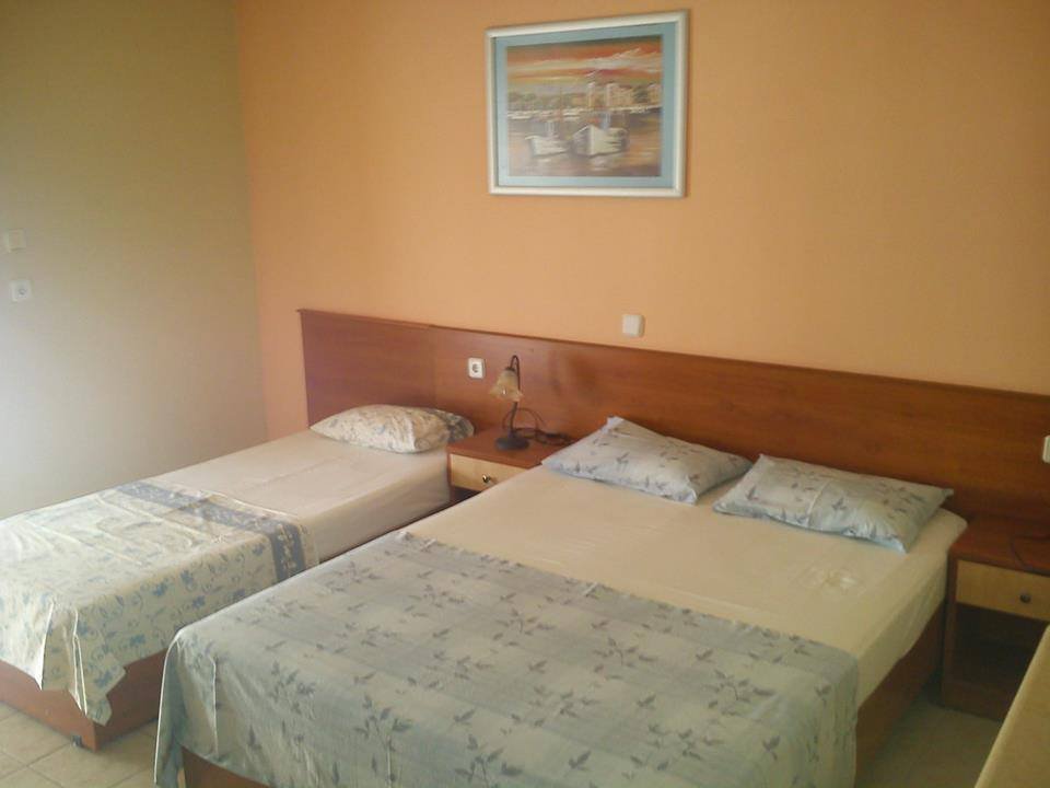 # ΕΝΟΙΚΙΑΖΟΜΕΝΑ ΔΩΜΑΤΙΑ ΑΥΡΑ ROOMS