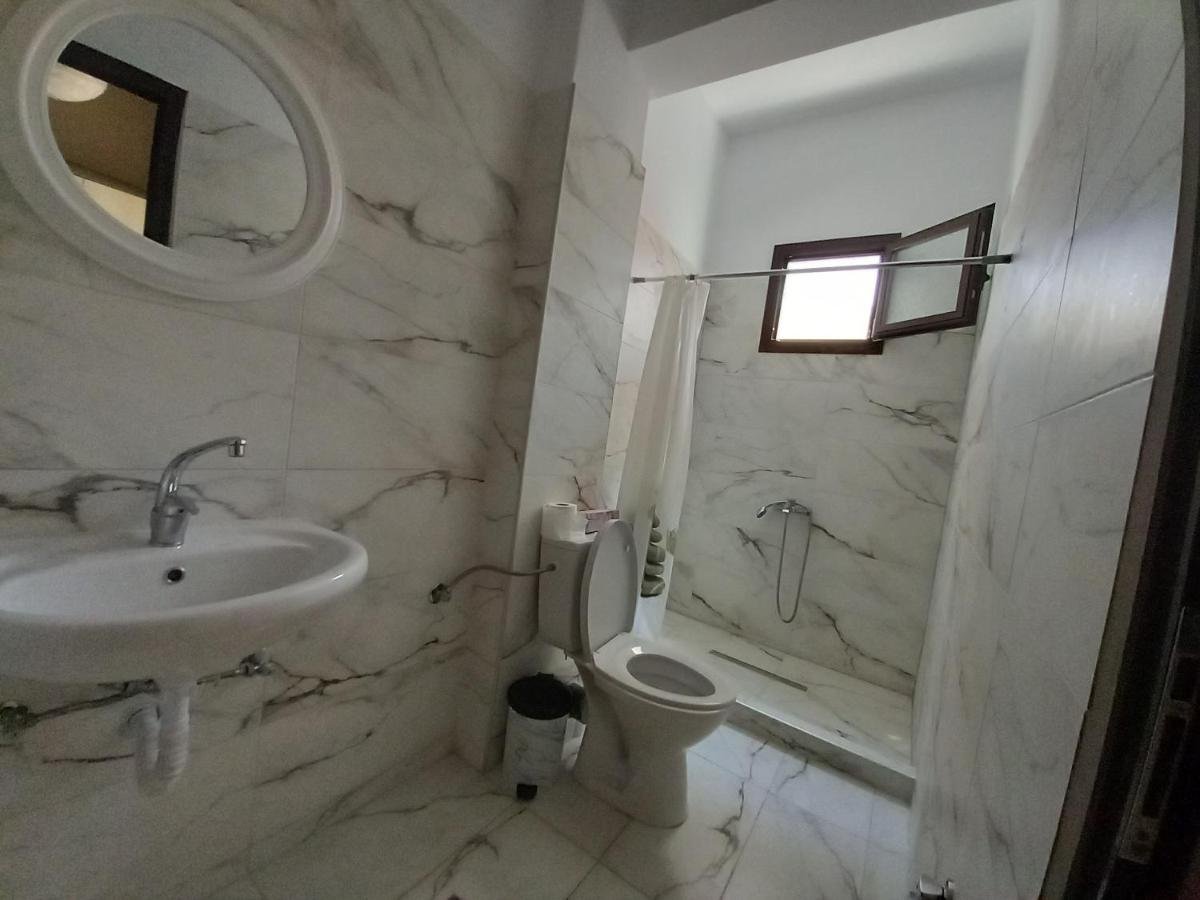 24290 - BASILIO’ S STUDIOS