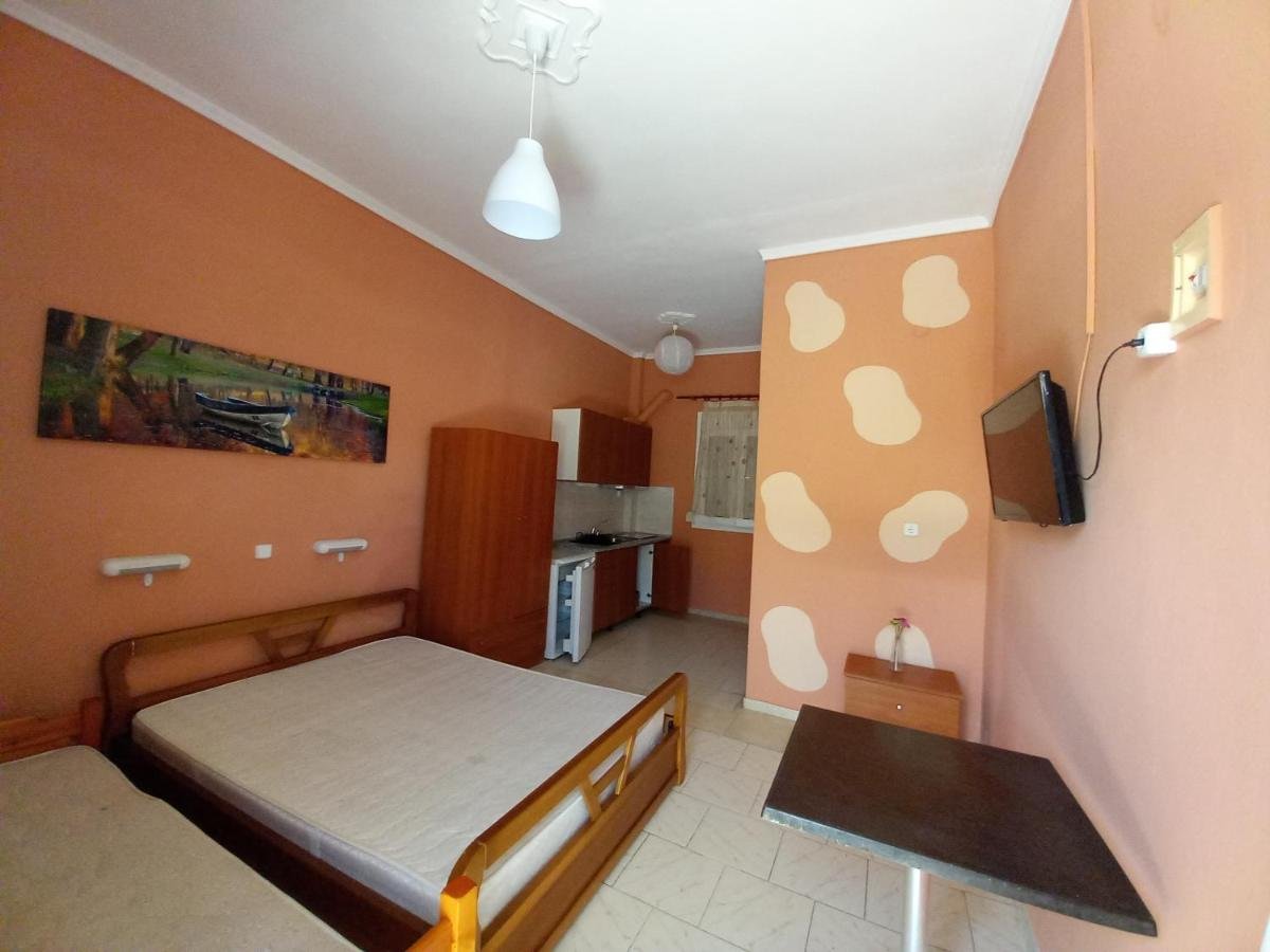 24290 - BASILIO’ S STUDIOS