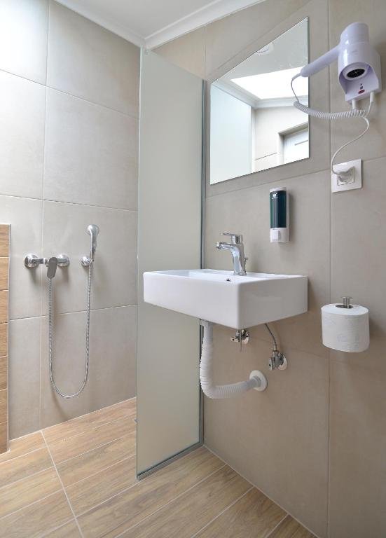 22413 - FILIPPOS APARTMENTS