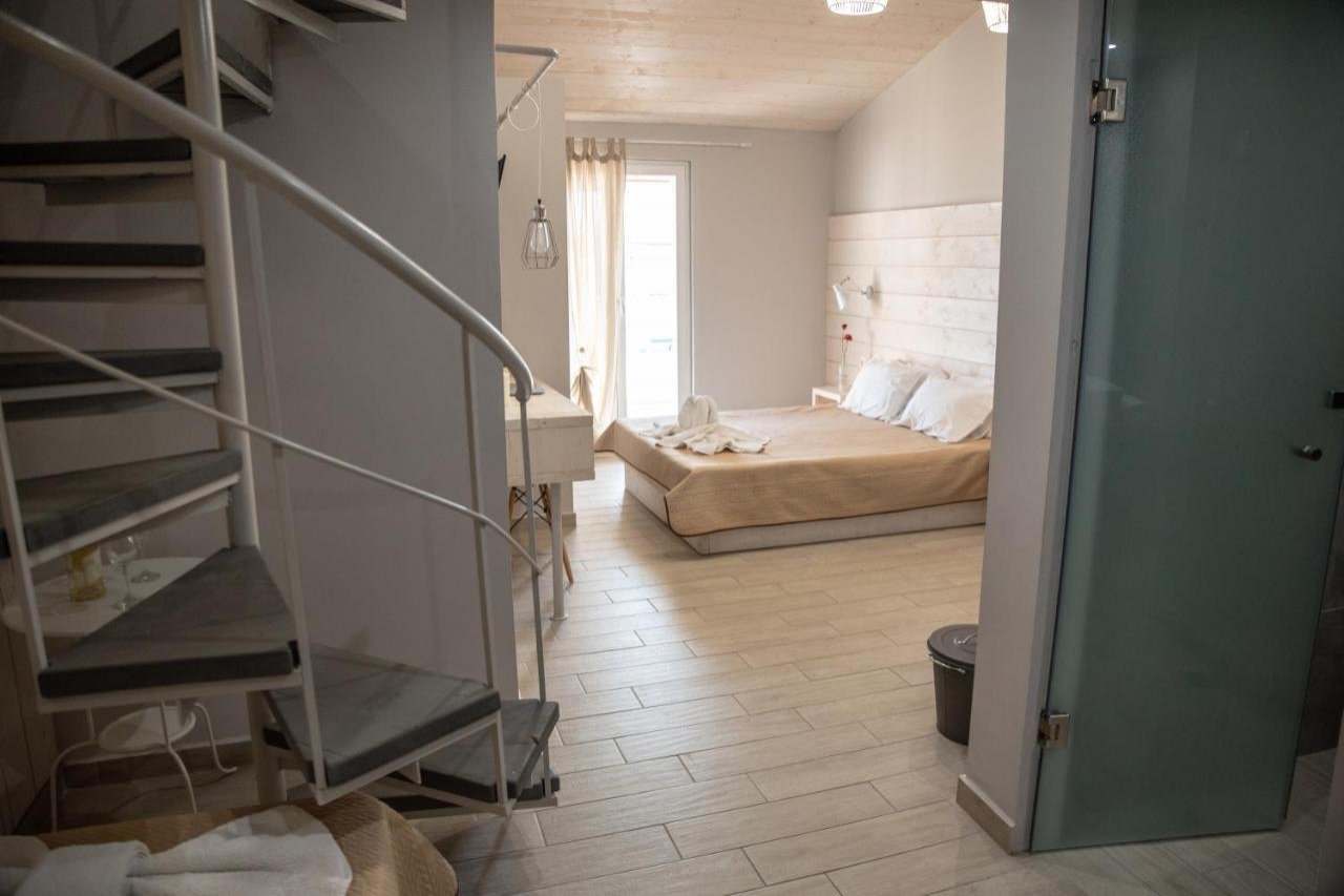 22027 - LEPTOKARIA ONIRO ROOMS & SUITES