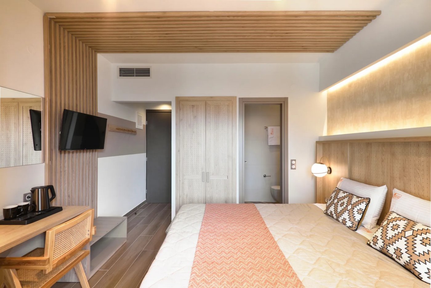 29034 - CORYLUS LUXURY LIVING