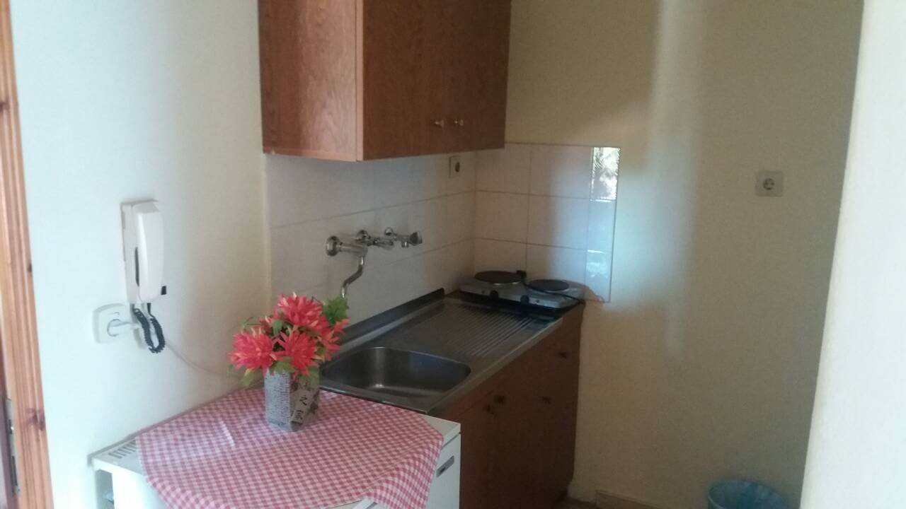 18107 - ΤΑ 13 ΑΔΕΡΦΙΑ