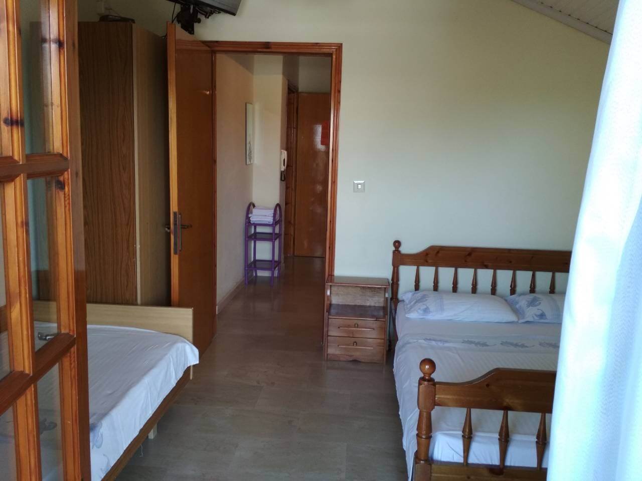 18107 - ΤΑ 13 ΑΔΕΡΦΙΑ